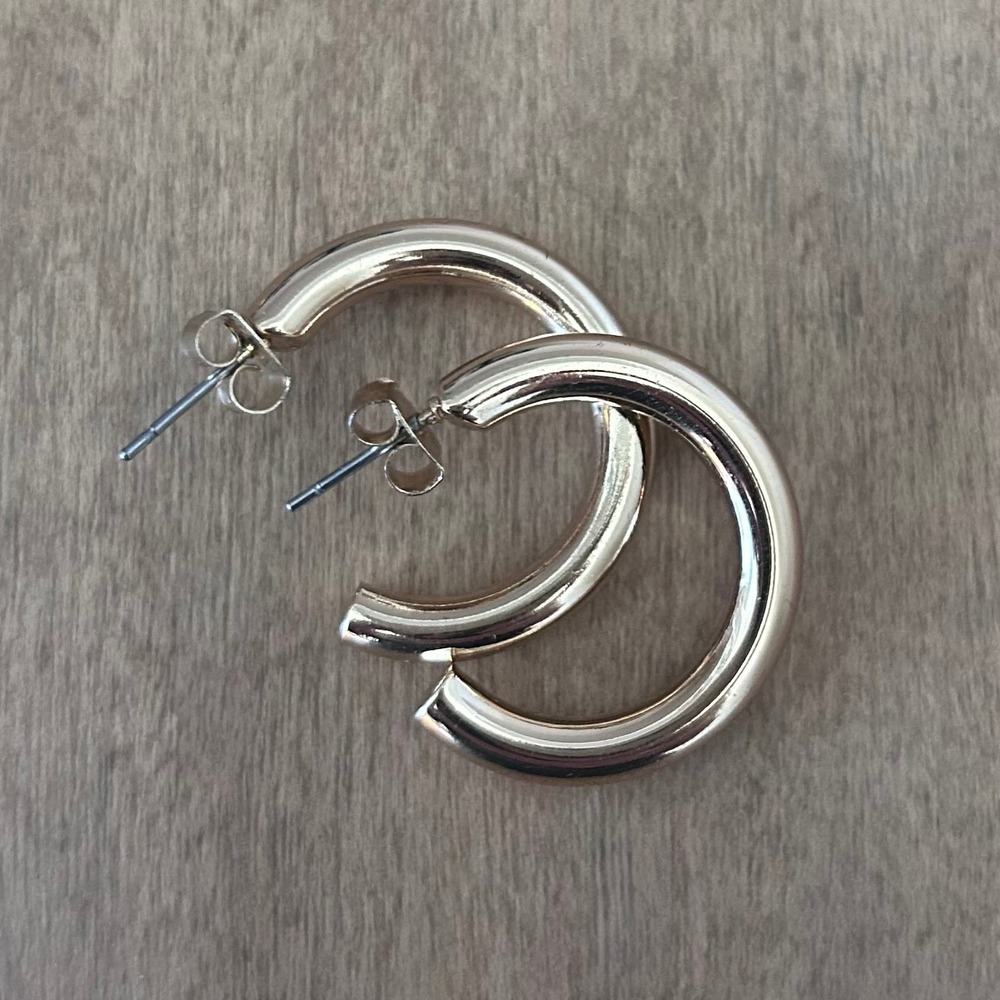 Gold Tone Medium Chunky Hoop Earrings CShape 1 Inch Quiet Luxury Party Old money